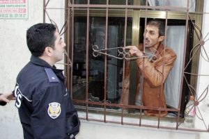 S&ouml;zde Mehdi bakın polisleri neden vurmuş!