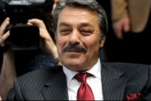 Kadir İnanır ekranlara geri d&ouml;n&uuml;yor