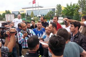Bursa'dan sonra İzmir'de de emek&ccedil;iler ayaklandı!
