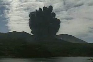 Japonya'daki Şindake Yanardağı faaliyete ge&ccedil;ti