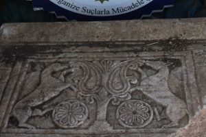 Bursa'da tarihi eser ka&ccedil;ak&ccedil;ılarına ge&ccedil;it yok!