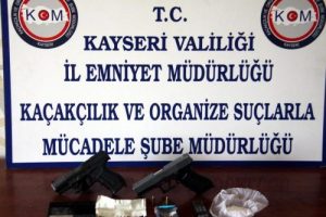 Uyuşturucu operasyonu: 3 g&ouml;zaltı