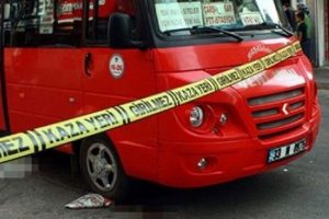 Simit almaya giden 2 Suriyeli &ccedil;ocuğa minib&uuml;s &ccedil;arptı