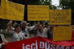 İşten &ccedil;ıkarılan iş&ccedil;iler Mudanya Belediyesi'ni protesto etti