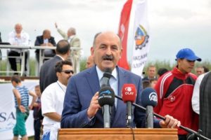 M&uuml;ezzinoğlu Bursa Karacabey'de d&uuml;zenlenen g&uuml;reşleri izledi
