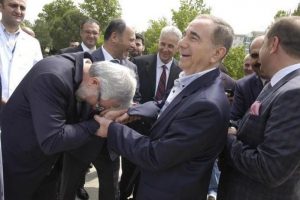 Rekt&ouml;r Ulcay, hayırsever iş adamının elini &ouml;pt&uuml;