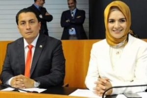 Mahinur &Ouml;zdemir partisinden ihra&ccedil; edildi