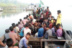 Myanmar sularında 727 g&ouml;&ccedil;meni taşıyan tekne bulundu
