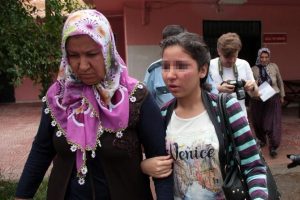 Babadan kızına ders dayağı