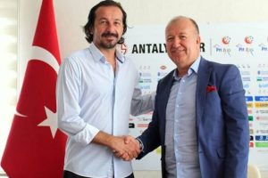 Yusuf Şimşek'ten Antalyaspor'a 3 yıllık imza!