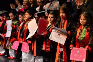 Bursa Yıldırım'da minikler diplomalarına kavuştu