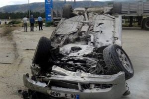 CHP'li adayın i&ccedil;inde bulunduğu otomobil takla attı
