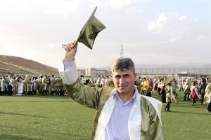 &Uuml;niversiteden 40 yaşında birincilikle mezun oldu