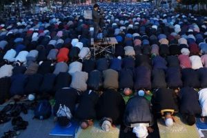 Ayasofya Meydanı'nda sabah namazı