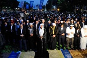 Ayasofya Meydanı'nda fetih namazı kıldılar
