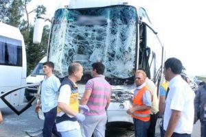 Zincirleme trafik kazası: 20 yaralı