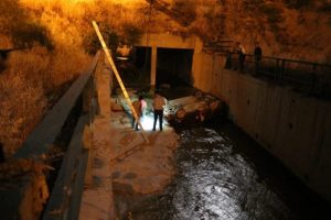 Otomobil dereye u&ccedil;tu: 5 yaralı