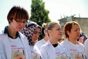 &Ouml;ld&uuml;r&uuml;len doktorun g&ouml;rev yaptığı hastanede eylem
