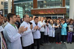 Bursa İneg&ouml;l ve Gemlik'te de sağlık &ccedil;alışanları iş bıraktı!