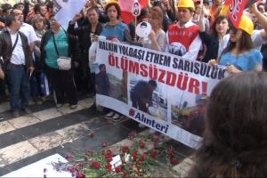 Ethem Sarıs&uuml;l&uuml;k vurulduğu yerde anıldı
