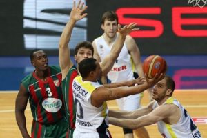 Fenerbah&ccedil;e seride durumu eşitledi
