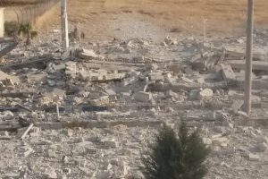 IŞİD Suriye sınırındaki resmi binaları havaya u&ccedil;uruyor