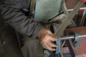 Bursa'da hurda malzemeden bı&ccedil;ak ve kılı&ccedil; &uuml;retiyor