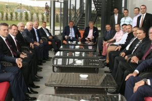 Demir&ouml;ren &Ccedil;akır ve ekibiyle buluştu