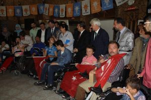 Bursa Ak Parti'den 25 adet ak&uuml;l&uuml; araba