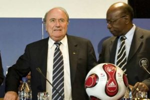 Blatter'in istifa kararı İngilizleri sevindirdi
