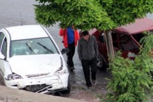 Kayseri'de iki otomobil &ccedil;arpıştı: 6 yaralı