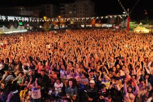 Bursa Mustafakemalpaşa'da Ferhat G&ouml;&ccedil;er r&uuml;zgarı esti