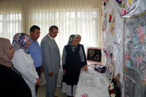 Bursa'da k&ouml;yl&uuml; kadınlar el emeklerini sergiledi