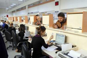 &Uuml;niversiteli iş&ccedil;iye memurluk yolu a&ccedil;ılıyor