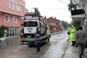 Bursa'da Arın&ccedil; gelecek diye b&uuml;t&uuml;n ara&ccedil;ları &ccedil;ektiler!