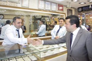Kapalı &ccedil;arşı esnafından Zırhlıoğlu'na destek