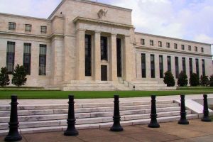 Fed: ABD ekonomisinde b&uuml;y&uuml;me s&uuml;r&uuml;yor, g&ouml;r&uuml;n&uuml;m iyimser