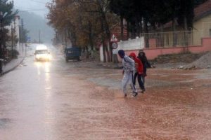&Ouml;ğrencilerin fotoğrafını Facebook'ta paylaşınca...