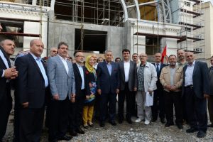Arın&ccedil;'tan Bursa Demirtaş Camii'ne &ouml;vg&uuml;
