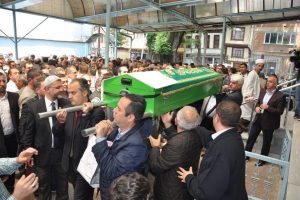 Bursa'da beyin kanaması ge&ccedil;iren muhtar toprağa verildi