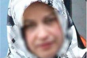 Eve ge&ccedil; gelen kocasını sevgilisiyle bir olup...