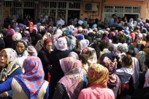 50 TL yardım s&ouml;ylentisi izdihamı