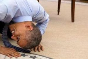 ABD Başkanı Obama, Ulusal G&uuml;venlik Danışmanı Rhodes'un bebeğiyle oyun oynadı