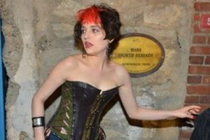 Gonca Vuslateri yeni imajıyla şaşırttı...