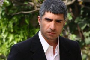 &Ouml;zcan Deniz'den b&uuml;y&uuml;k jest...