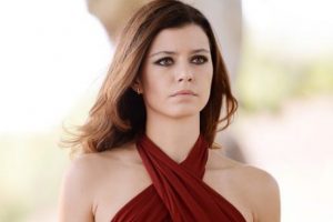 Beren Saat yeni sezonun en &ccedil;ok kazanan oyuncusu olacak...