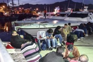 Antalya ve Bodrum'da y&uuml;zlerce ka&ccedil;ak yakalandı