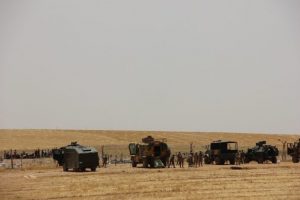 Suriyeliler T&uuml;rkiye sınırına ka&ccedil;ıyor