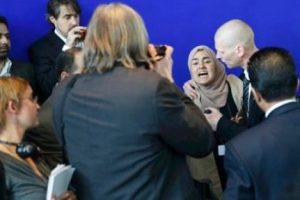 Sisi'yi protesto eden gazetecinin vatandaşlığı tehlikede