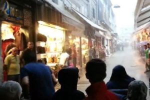 Kapalı&ccedil;arşı'yı su bastı, zabıta aracı mahsur kaldı